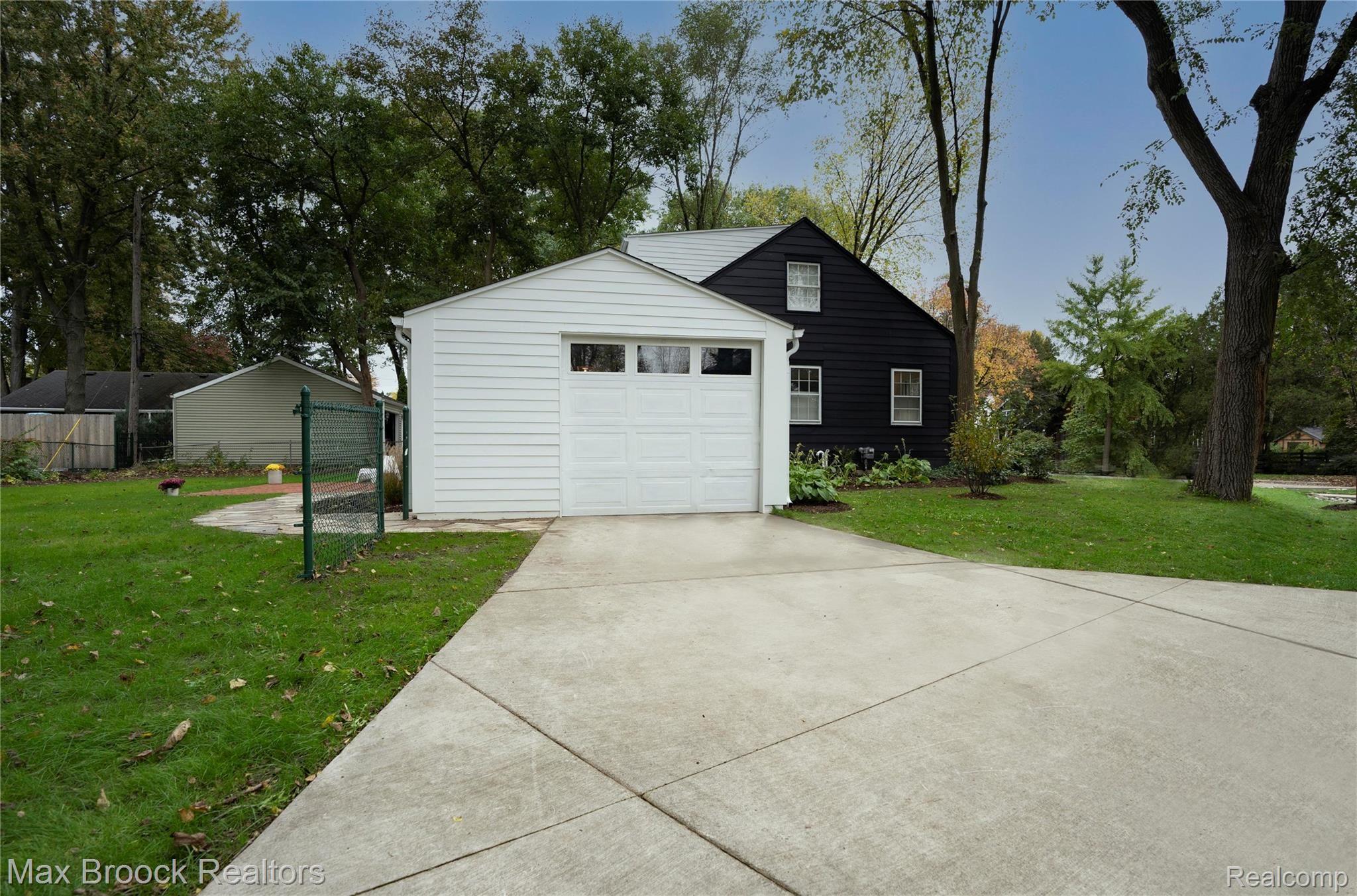 90 Amherst Road Pleasant Ridge, MI 48069 - Photo 41 of 43 Backyard01.jpg