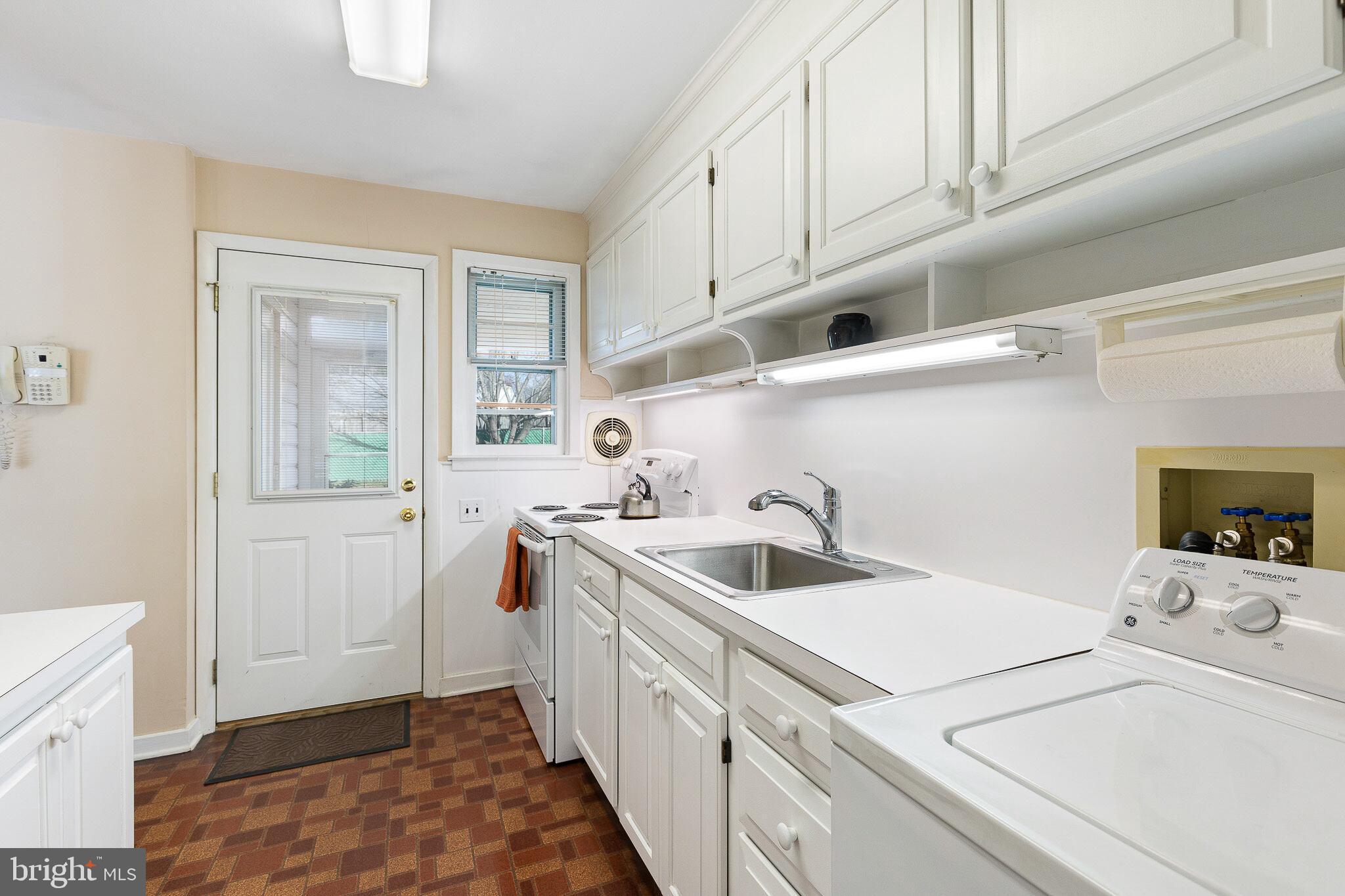 122 Rita Road New Castle, DE 19720 - Photo 4 of 23 Kitchen