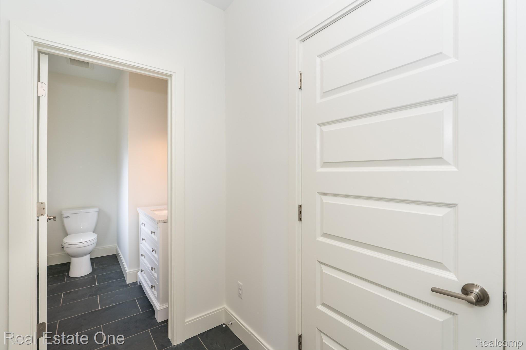 301 Charles Road Rochester, MI 48307 - Photo 21 of 37 Powder Room