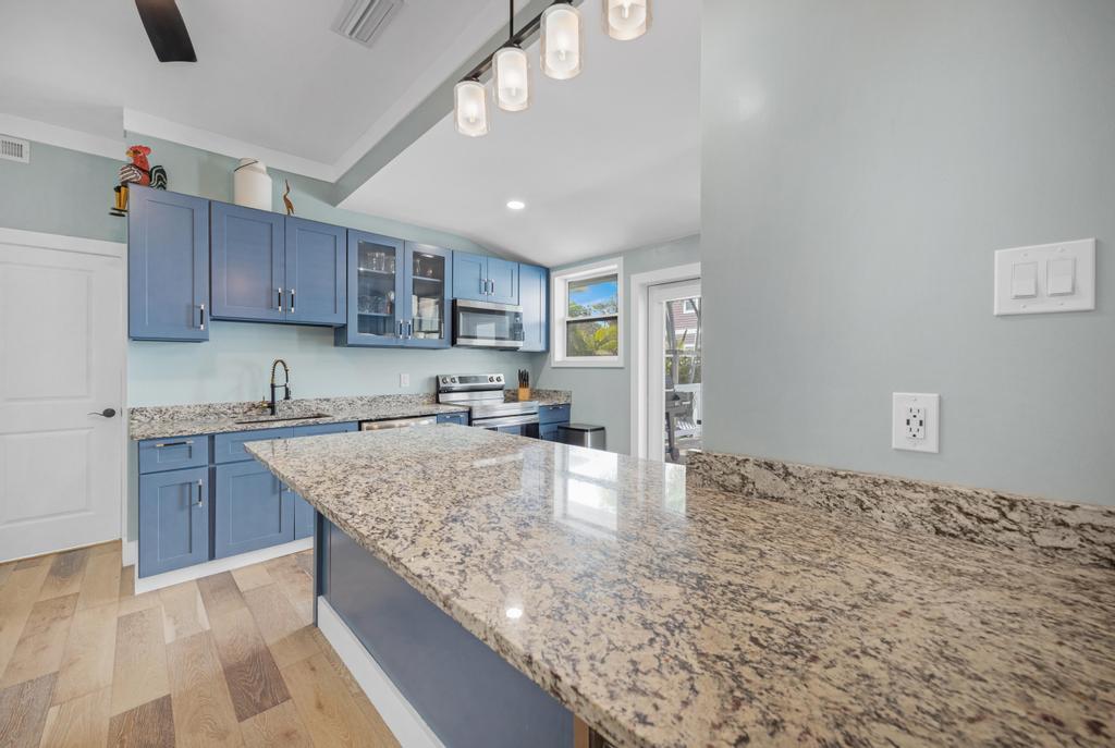 2211 Staples Avenue Key West, FL 33040 - Photo 12 of 33 11