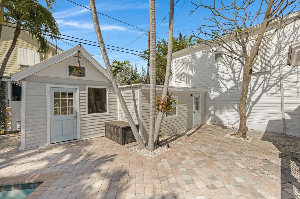2211 Staples Avenue Key West, FL 33040 - Photo 24 of 33 26