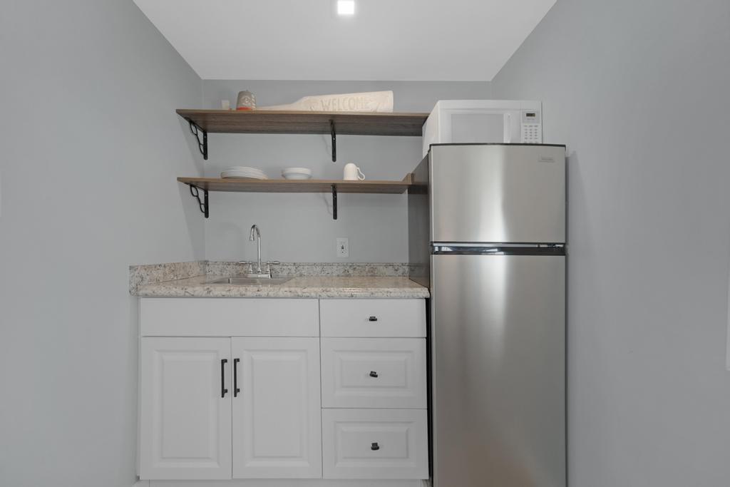2211 Staples Avenue Key West, FL 33040 - Photo 27 of 33 29