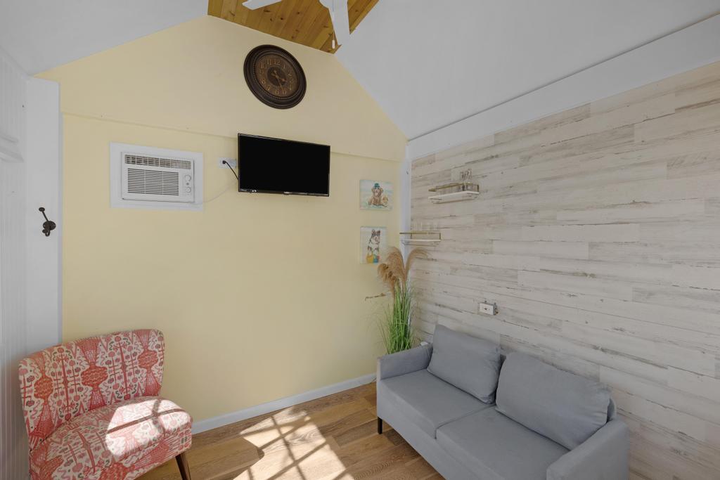 2211 Staples Avenue Key West, FL 33040 - Photo 29 of 33 31