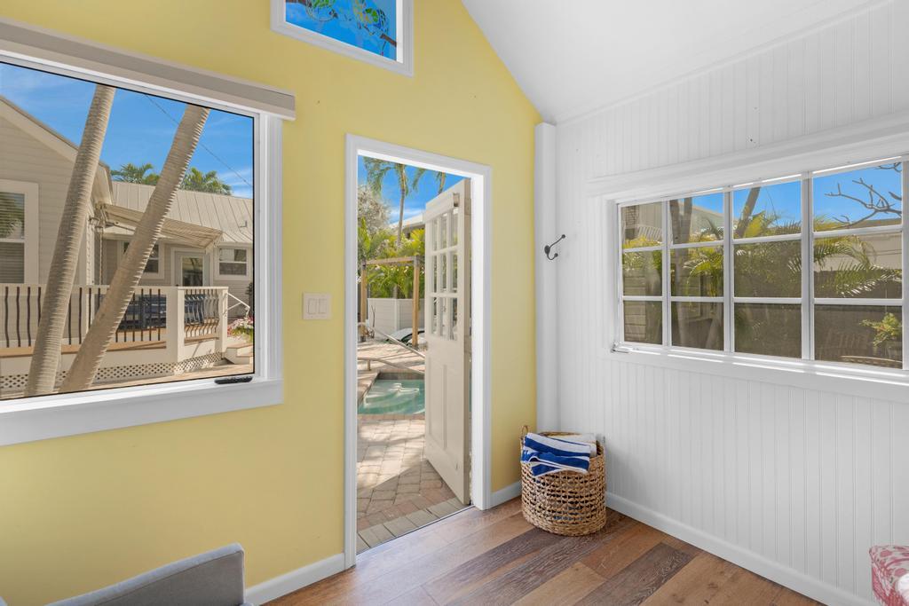 2211 Staples Avenue Key West, FL 33040 - Photo 30 of 33 32