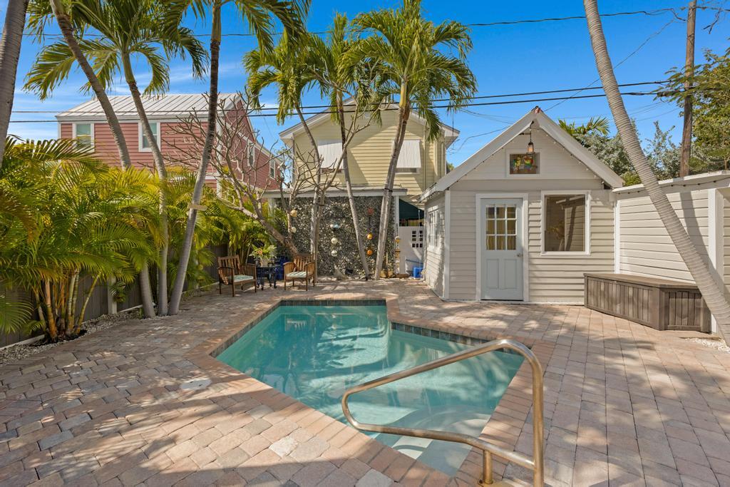 2211 Staples Avenue Key West, FL 33040 - Photo 6 of 33 25