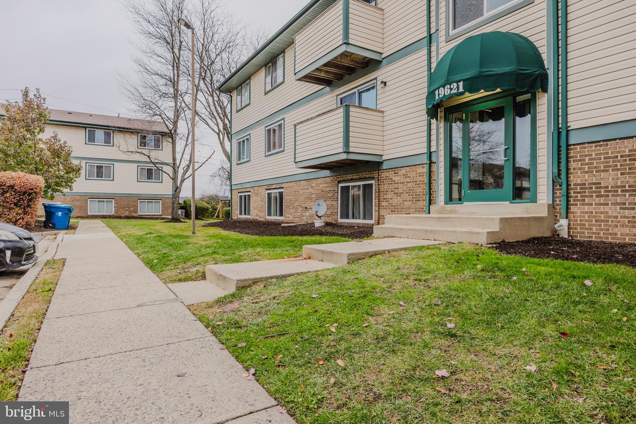 19621 Gunners Branch Road, Unit 823 Germantown, MD 20876 - Photo 3 of 49 a front view of a house with garden