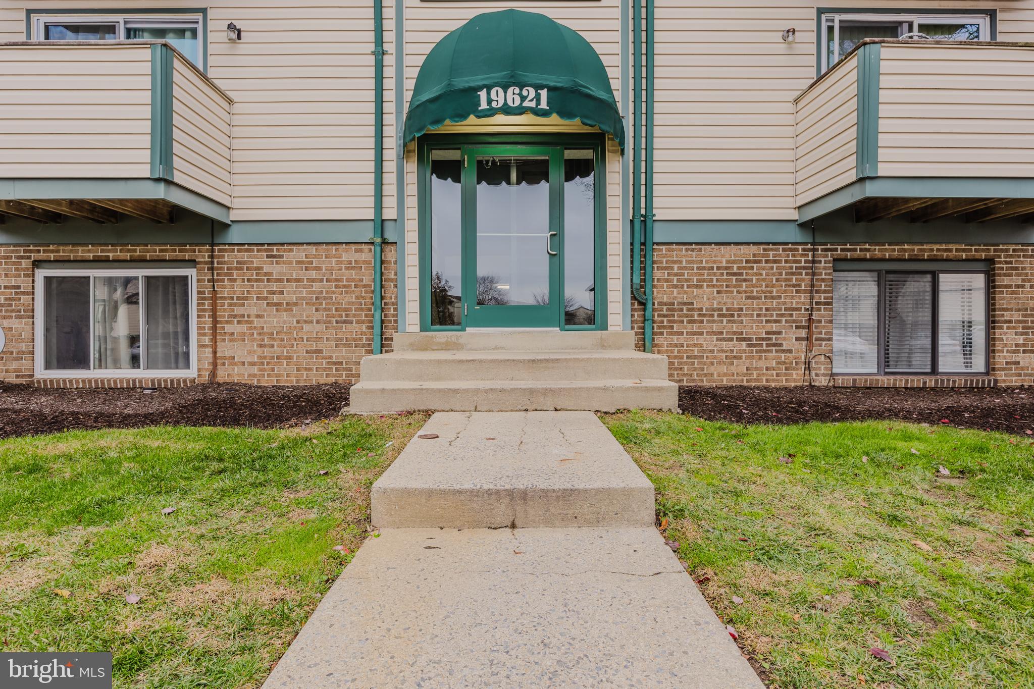 19621 Gunners Branch Road, Unit 823 Germantown, MD 20876 - Photo 8 of 49 a front view of a house with garden