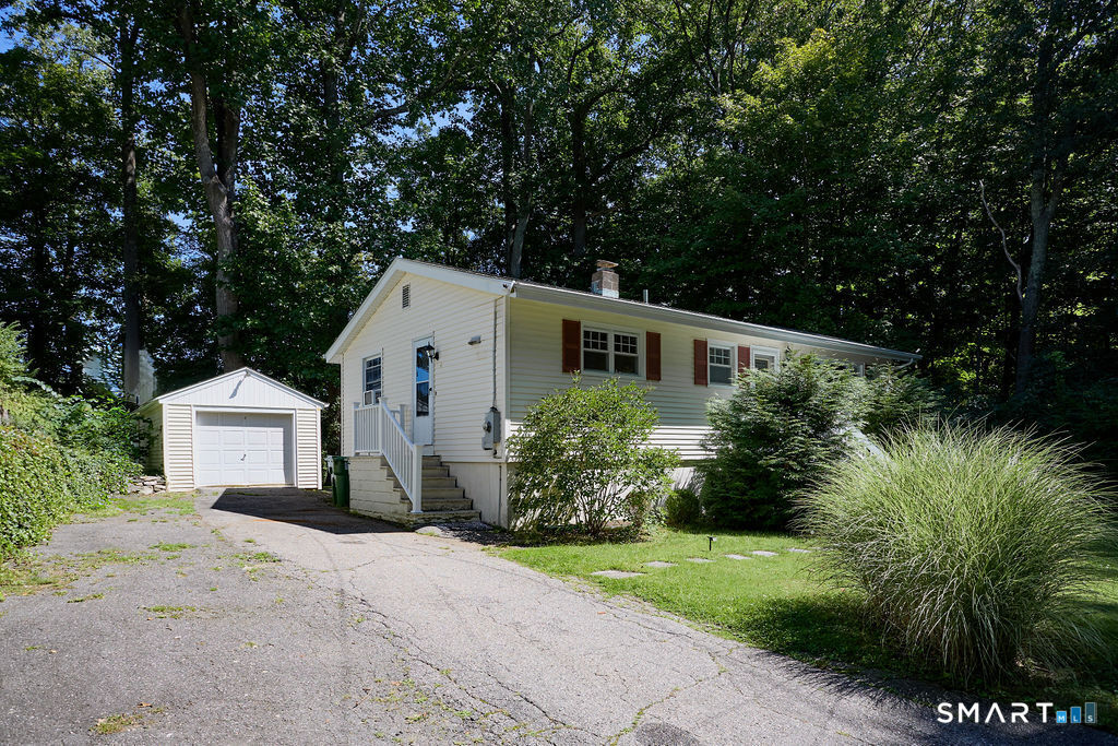 8 Lakeside Drive Extension Ridgefield, CT 06877 - Photo 23 of 24 Gallery Image 23