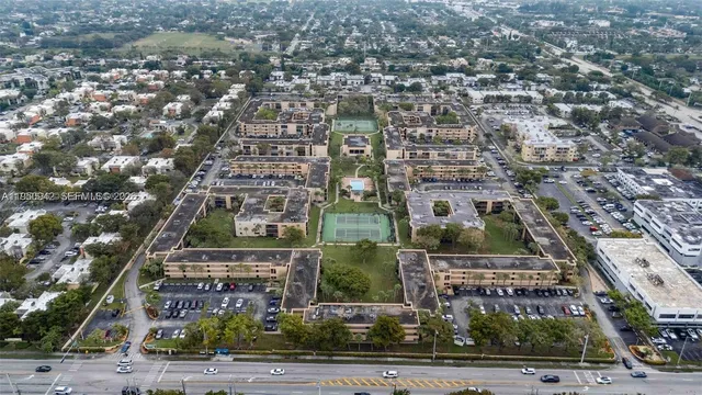 $269,999 | 8415 Southwest 107th Avenue, Unit 323W, Miami, FL 33173