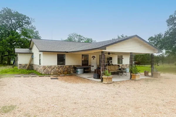 $400,000 | 326 Zapalac Road, Smithville, TX 78957