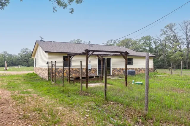 $400,000 | 326 Zapalac Road, Smithville, TX 78957