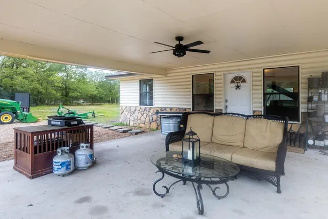 $400,000 | 326 Zapalac Road, Smithville, TX 78957