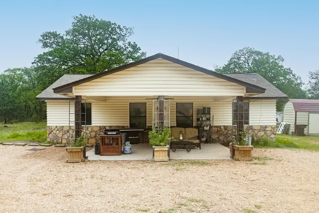 $400,000 | 326 Zapalac Road, Smithville, TX 78957