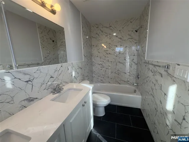 $2,800 | 29 Isabella Avenue, Unit 2, Newark, NJ 07106