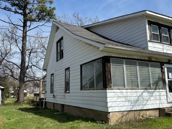 $19,900 | 600 Dewey Street, Eldorado, IL 62930