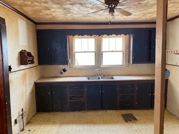 $19,900 | 600 Dewey Street, Eldorado, IL 62930