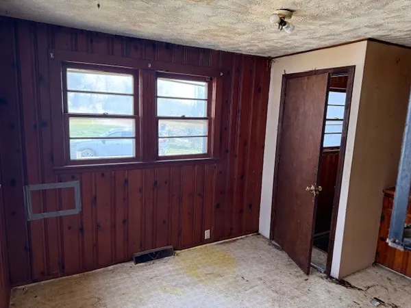 $19,900 | 600 Dewey Street, Eldorado, IL 62930