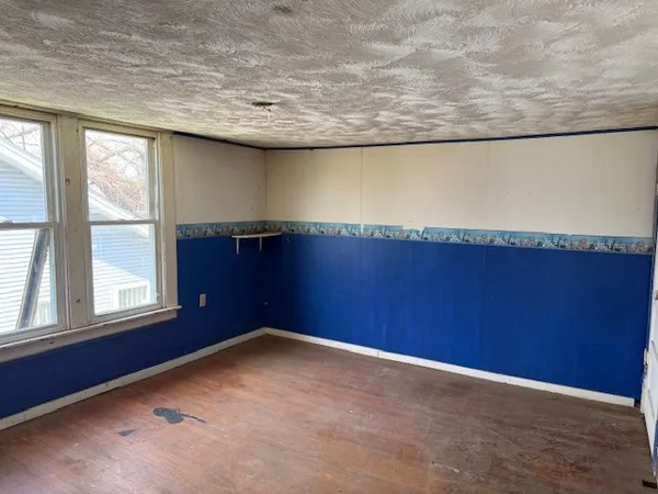 $19,900 | 600 Dewey Street, Eldorado, IL 62930