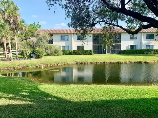 $2,450 | 341 Lakeview Drive, Unit 104, Weston, FL 33326
