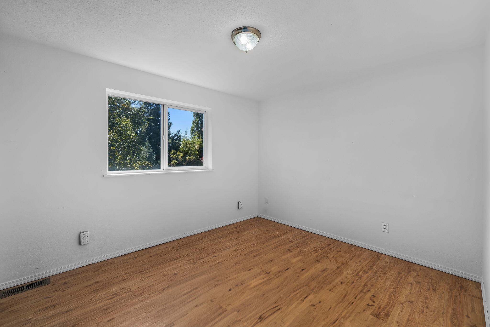 3025 Northeast Raleigh Court Bend, OR 97701 - Photo 17 of 34 Bedroom 1