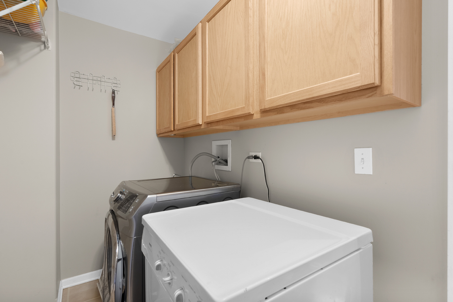 751 Sumac Drive Aurora, IL 60506 - Photo 18 of 33 a utility room with dryer and washer