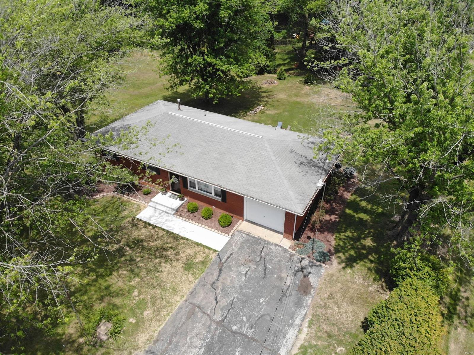 1421 Seiler Road Godfrey, IL 62035 - Photo 3 of 23