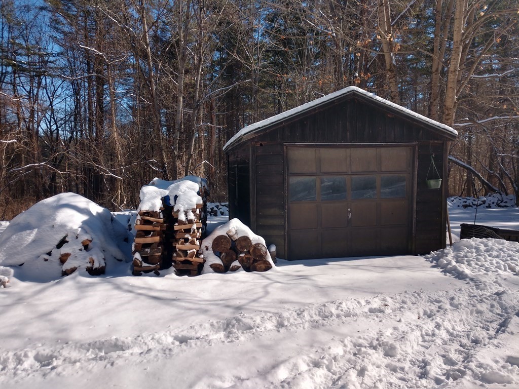 41 Nichewaug Road Petersham, MA 01366 - Photo 2 of 12 Gallery Image 2
