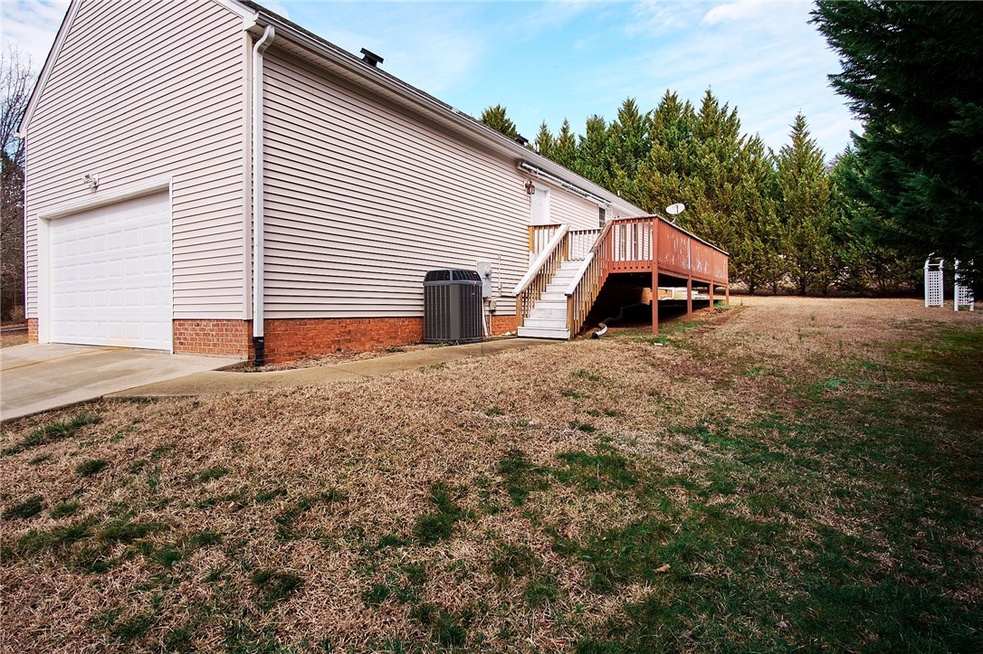 801 Windrush Lane Seneca, SC 29672 - Photo 35 of 44