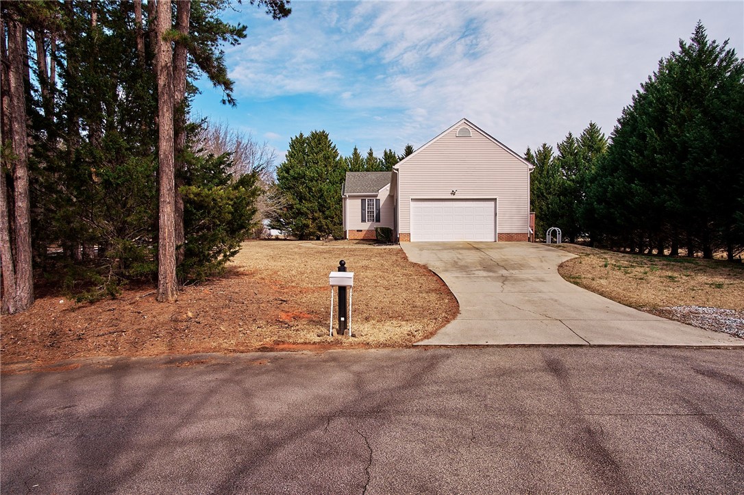 801 Windrush Lane Seneca, SC 29672 - Photo 42 of 44