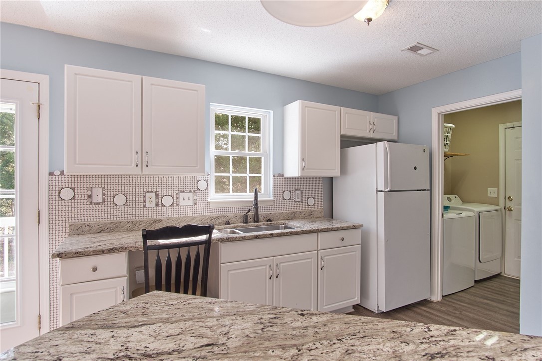 801 Windrush Lane Seneca, SC 29672 - Photo 8 of 44