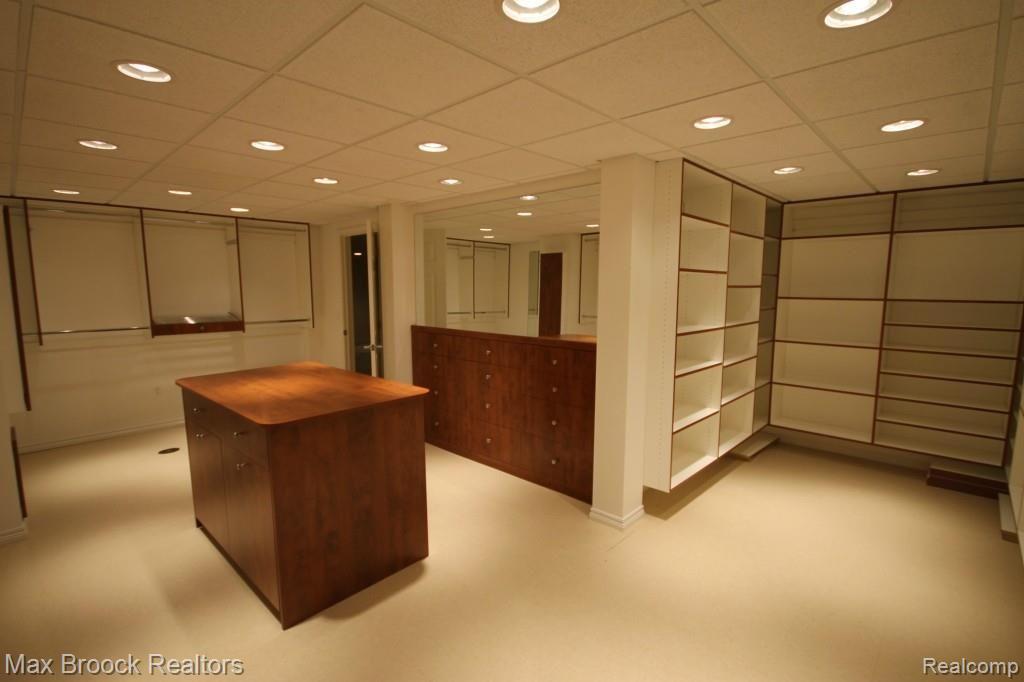 2740 Castlemartin Court Rochester, MI 48306 - Photo 22 of 25 Custom Walk-In Closet