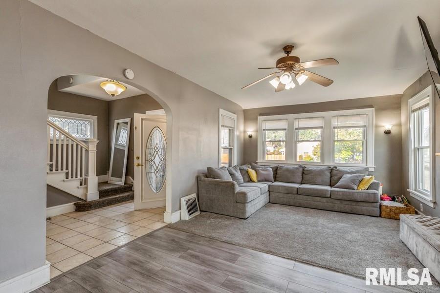 2207 18th Street C, IA 52722 - Photo 3 of 15