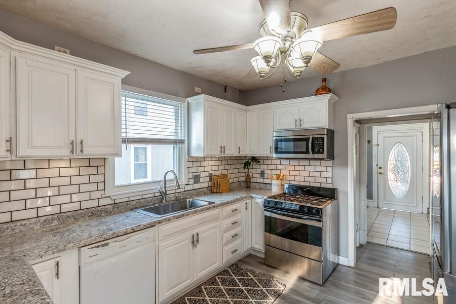 2207 18th Street C, IA 52722 - Photo 6 of 15