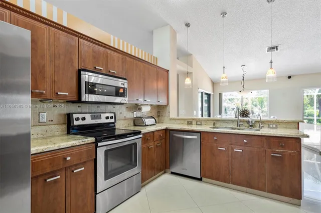 $850,000 | 8195 Northwest 41st Street, Coral Springs, FL 33065