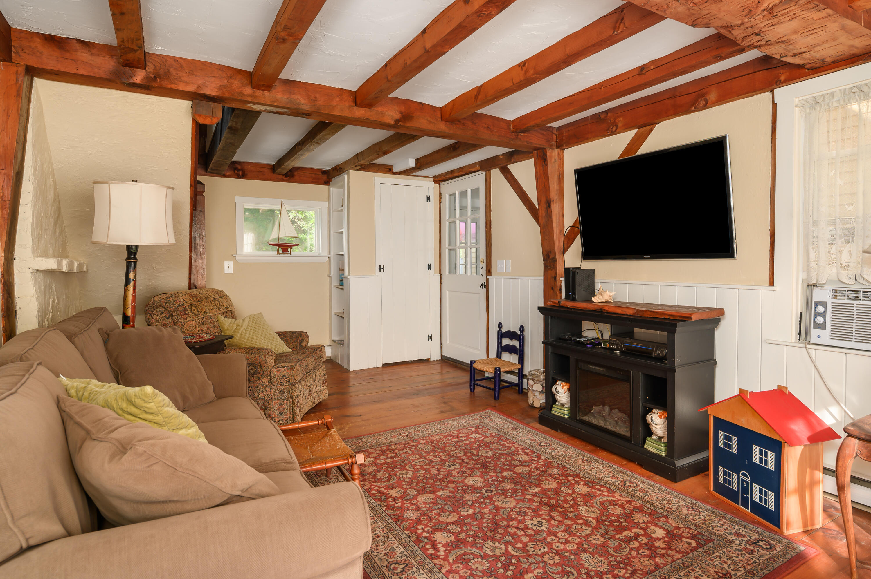 233 Alfred Road Kennebunk, ME 04043 - Photo 3 of 27 Living Room