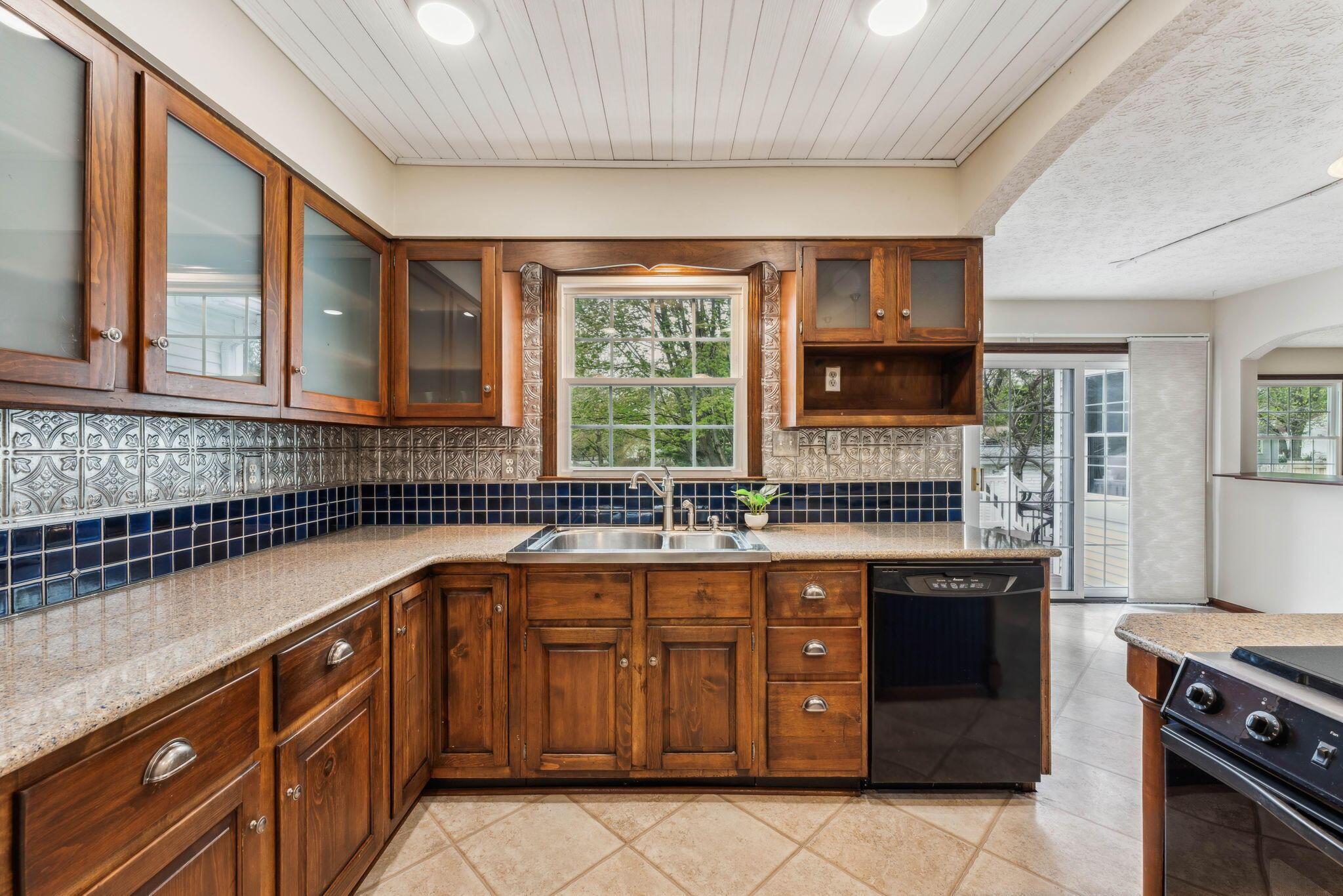 6381 South Sunbury Road Westerville, OH 43081 - Photo 16 of 51 Eat-In Kitchen