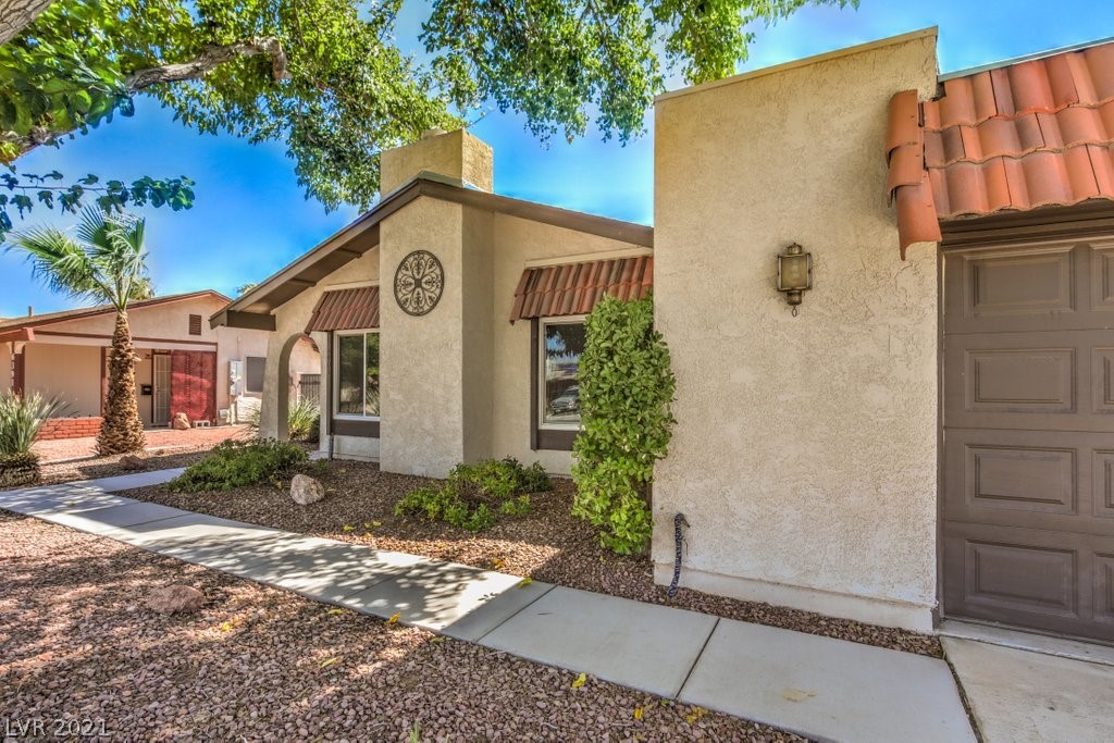 6401 Waterthrush Way Las Vegas, NV 89103 - Photo 3 of 36