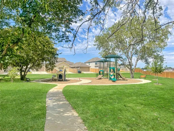 $1,950 | 5532 Shore Point Trail, Fort Worth, TX 76119