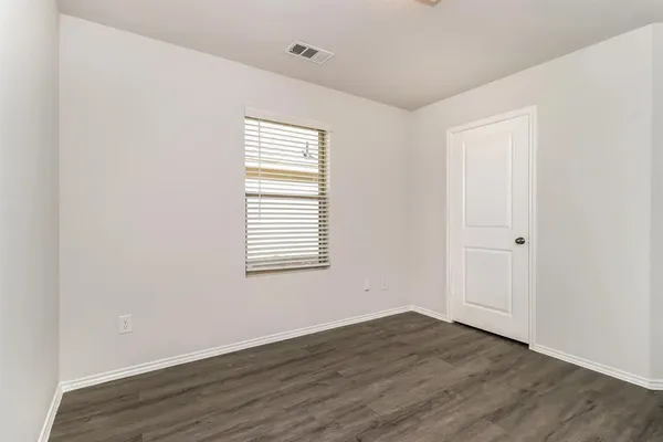 $1,950 | 5532 Shore Point Trail, Fort Worth, TX 76119