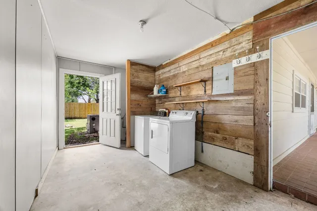 a view of a storage & utility room