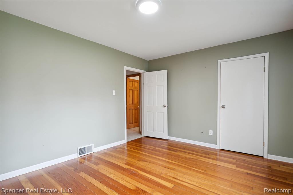 140 South Rochester Road Oakland, MI 48363 - Photo 27 of 39