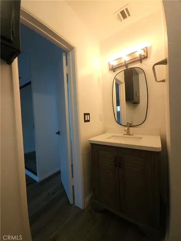 $4,500 | 17423 Burbank Boulevard, Encino, CA 91316