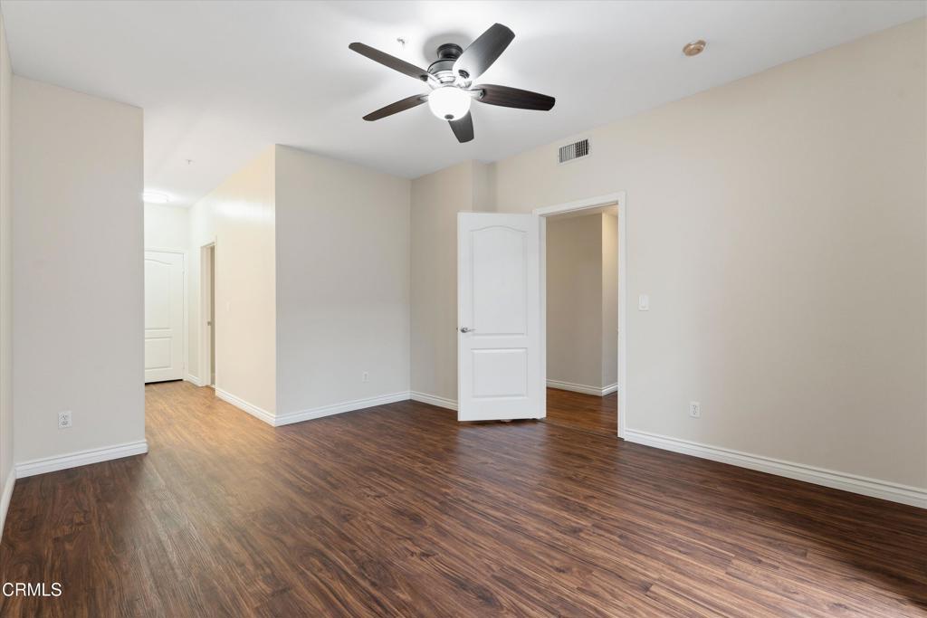 508 Glenwood Road, Unit 105 Glendale, CA 91202 - Photo 17 of 23 Primary Bedroom