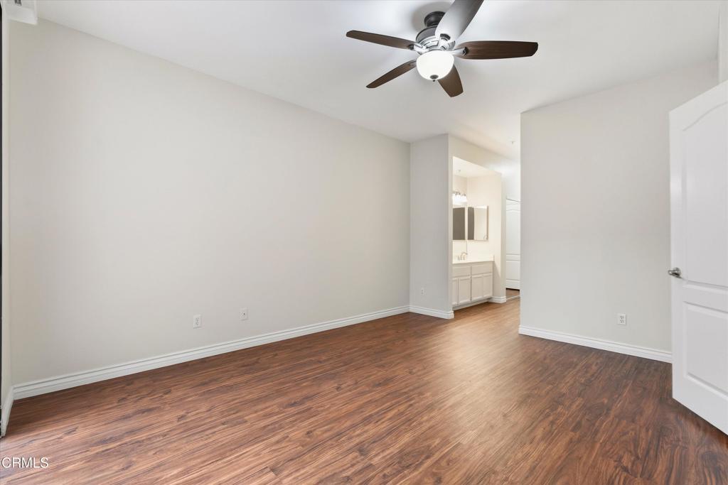 508 Glenwood Road, Unit 105 Glendale, CA 91202 - Photo 18 of 23 Primary Bedroom