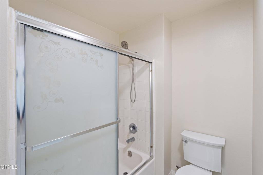 508 Glenwood Road, Unit 105 Glendale, CA 91202 - Photo 20 of 23 Primary Bathroom