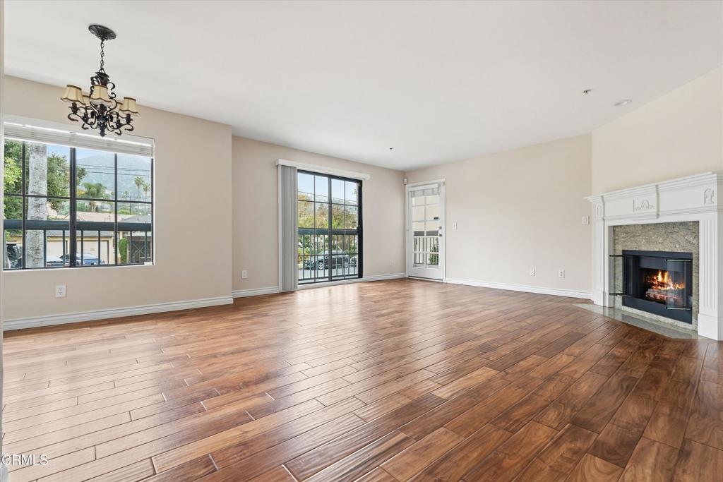 508 Glenwood Road, Unit 105 Glendale, CA 91202 - Photo 2 of 23 Living Room