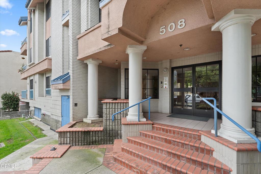 508 Glenwood Road, Unit 105 Glendale, CA 91202 - Photo 22 of 23 Entrance
