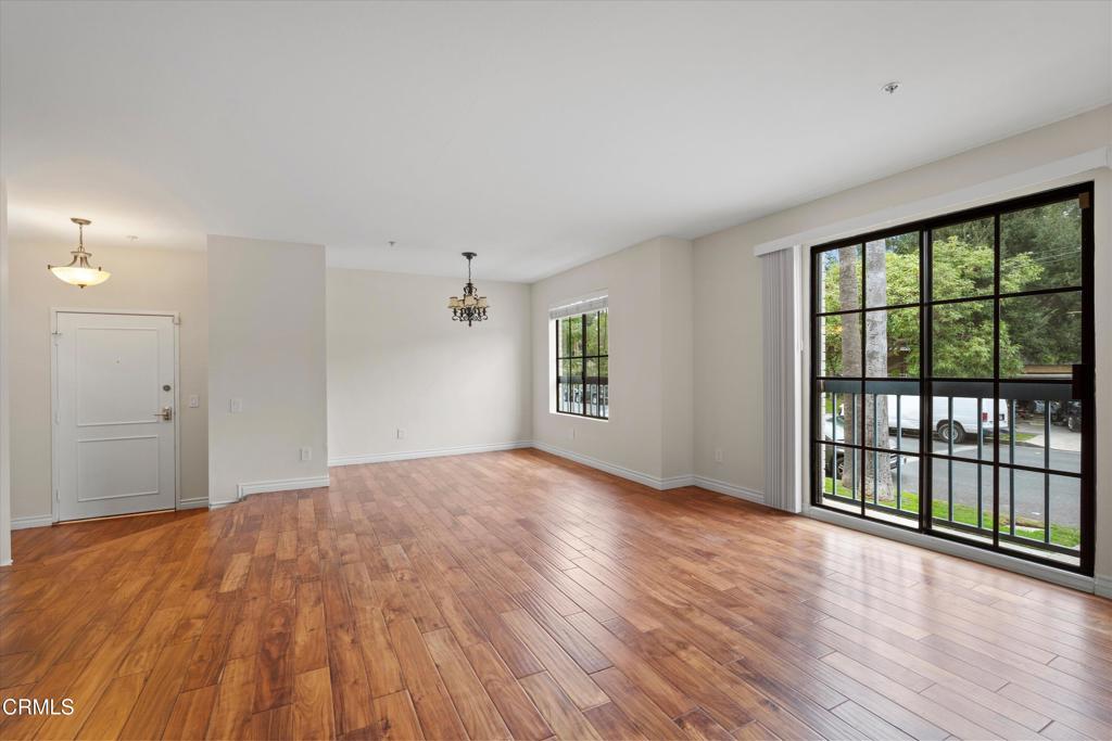 508 Glenwood Road, Unit 105 Glendale, CA 91202 - Photo 3 of 23 Living Room/Dining Room