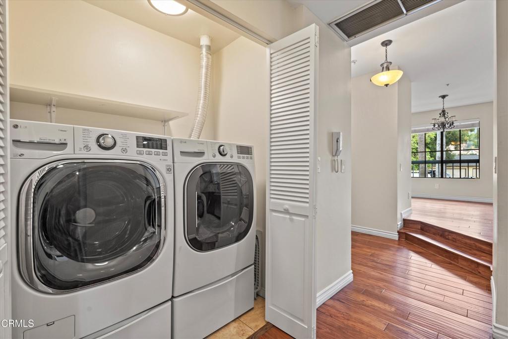 508 Glenwood Road, Unit 105 Glendale, CA 91202 - Photo 9 of 23 Laundry