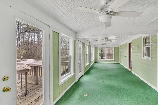 a view of an entryway with a livingroom